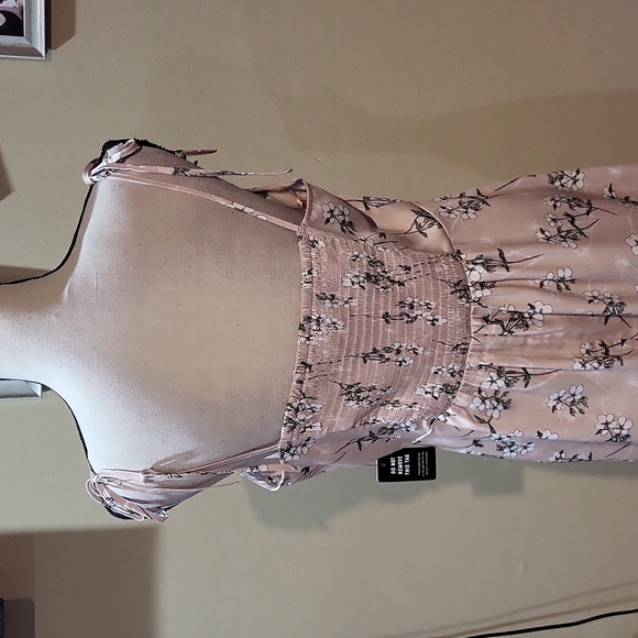 Express Dress 🤍 - Picture 10 of 15